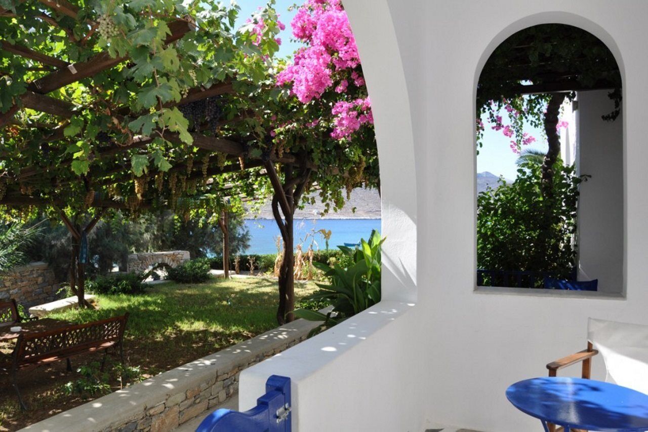 Levrossos Beach Apartments ภายนอก รูปภาพ